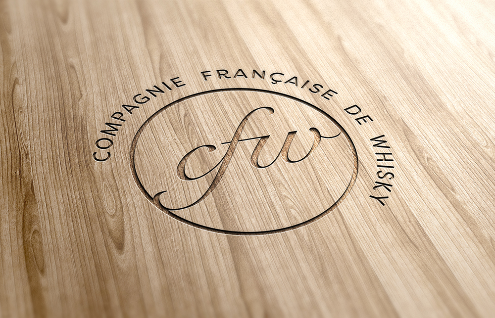 Photo du logo CFW gravé sur du bois